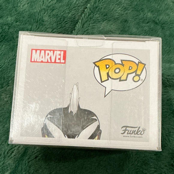 Funko Venomized Captain Marvel Pop! Vinyl - Black, White, Red, Yellow - Picture 5 of 6
